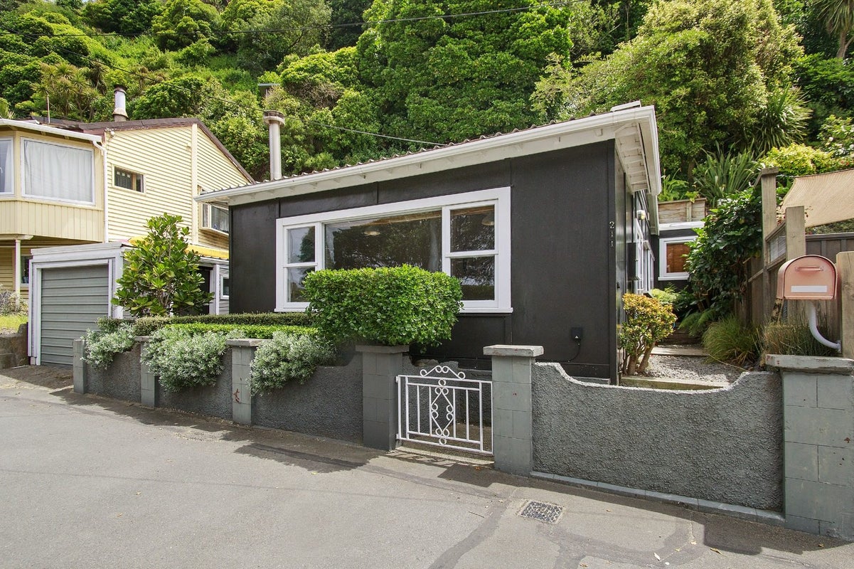 211 Marine Parade, Seatoun, Wellington - Carousel 1