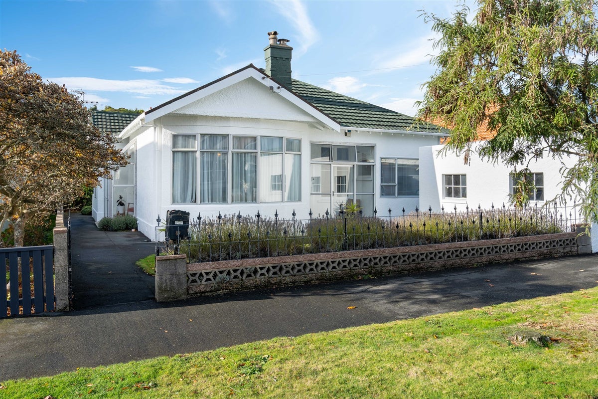 19 Gourley Street, Saint Kilda, Dunedin - Carousel 1
