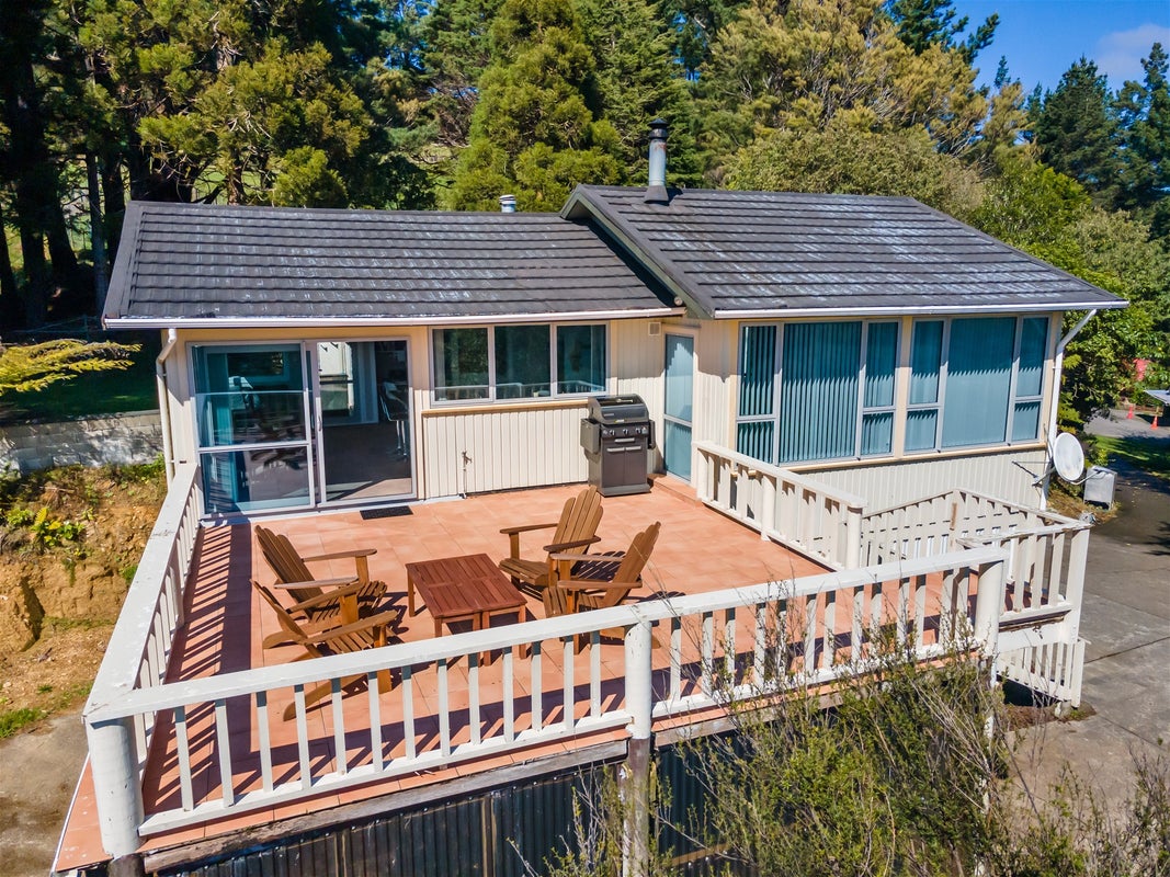527 Whitemans Valley Road, Whitemans Valley, Upper Hutt - Carousel 1