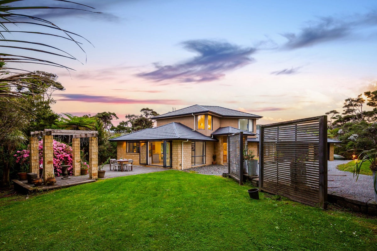 129 Stoney Creek Drive, Henderson - Carousel 1