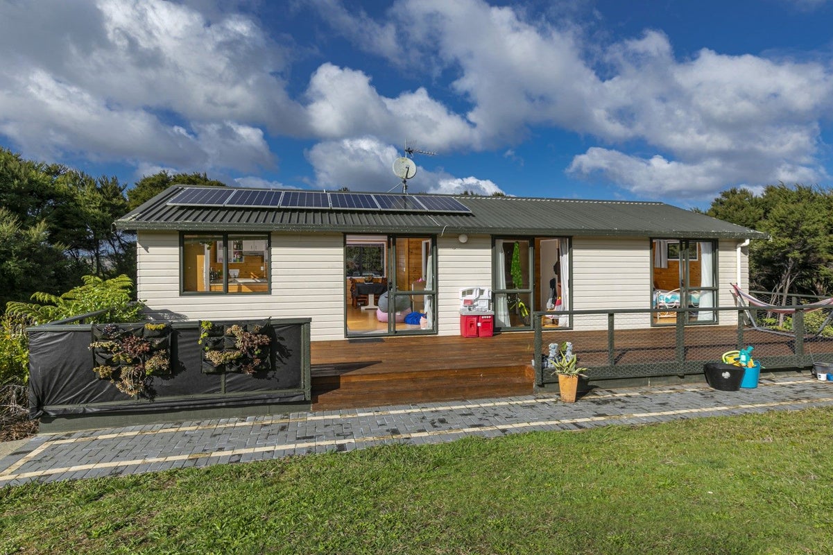 121 Elmore Road, Albany - Carousel 1