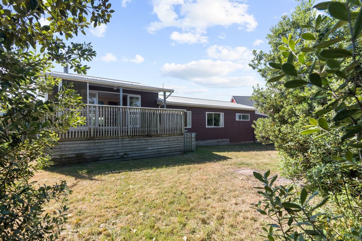 8 Taonui Street, Waitarere Beach, Levin - Carousel 1
