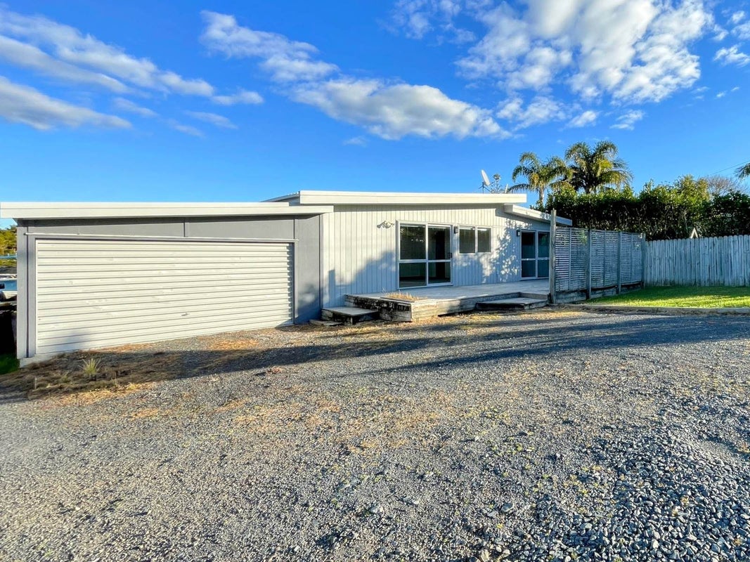 103 Third View Avenue, Beachlands, Auckland - Carousel 1
