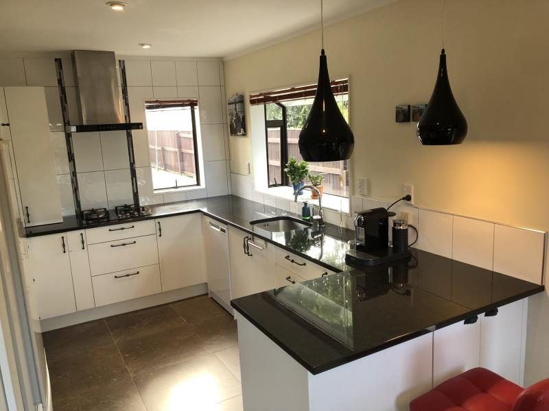 2/212 WATERLOO RD, Hutt Central, Lower Hutt - Carousel 2
