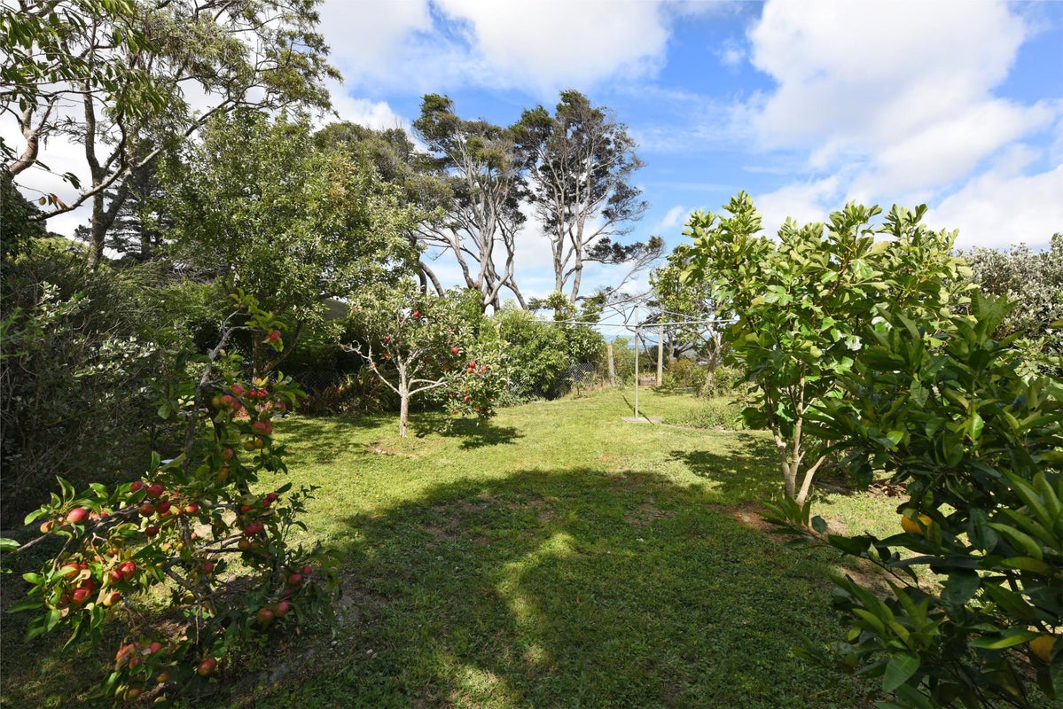 47 Woodvale Grove, Fairfield, Lower Hutt - Carousel 1