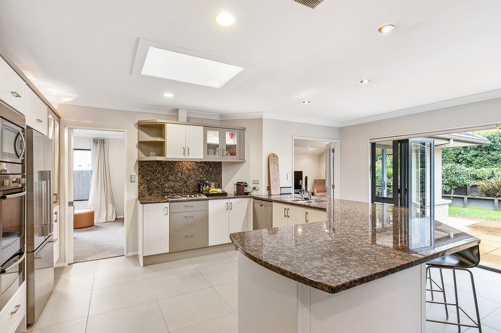 14 Annalong Road, Dannemora, Auckland - Carousel 1