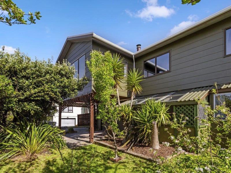 21 Tuna Terrace, Titahi Bay, Porirua - Carousel 1