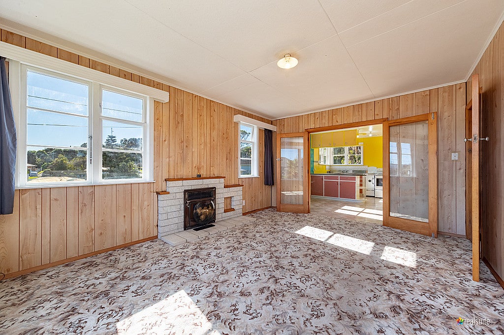 5 Berkshire Grove, Cannons Creek, Porirua - Carousel 2