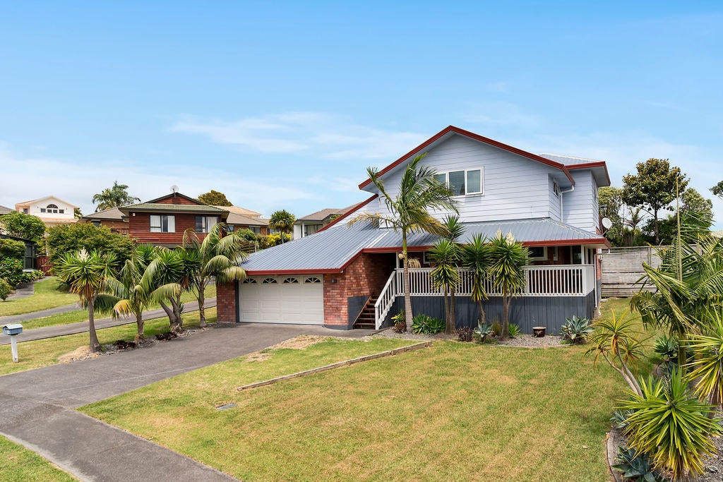 17 Gala Place, Henderson, Auckland - Carousel 1