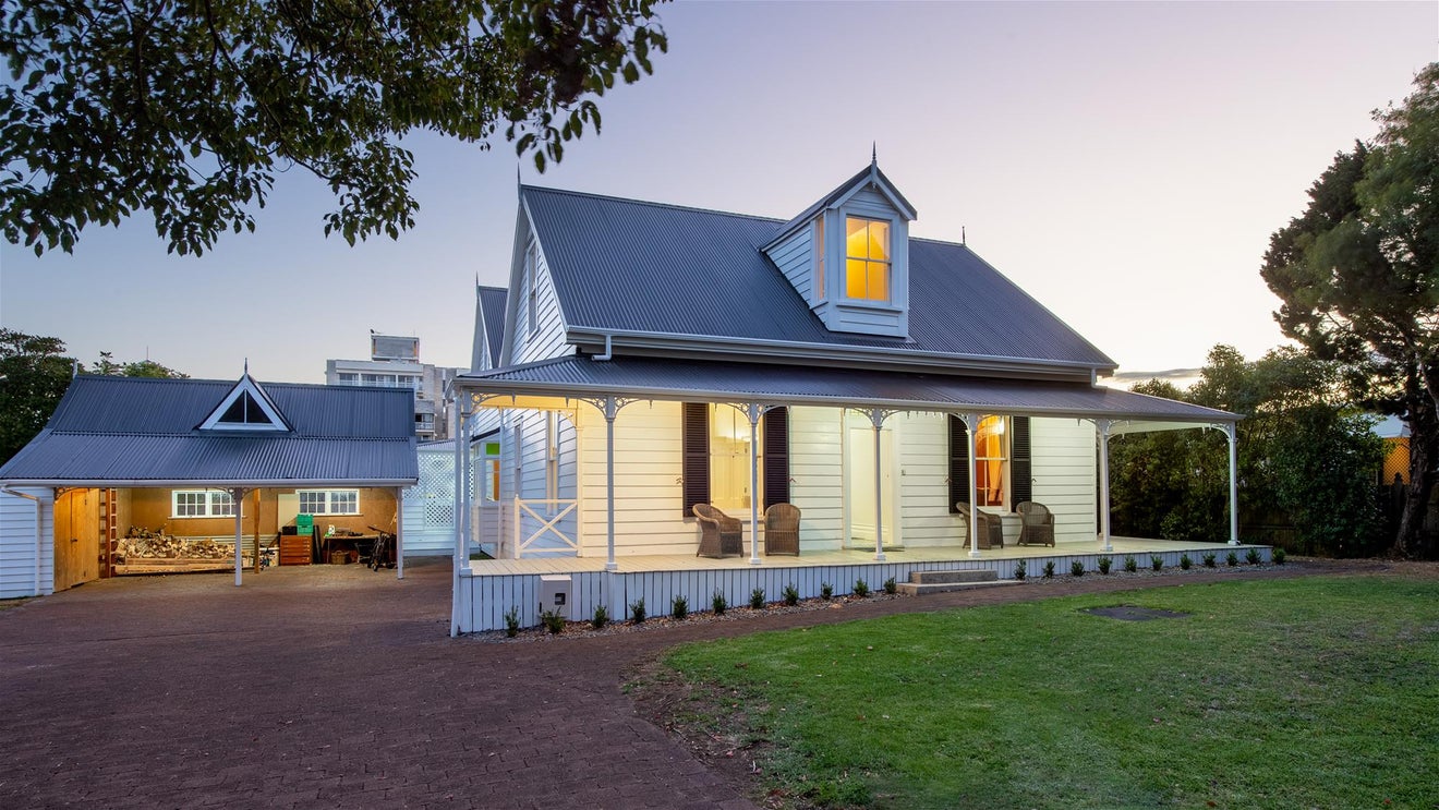 196/194 Hurstmere Road, Takapuna, Auckland - Carousel 1