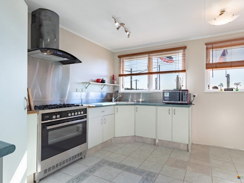 20 Opapa Street, Titahi Bay, Porirua - Carousel 1