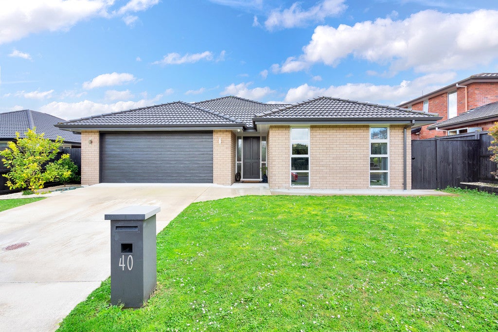 40 Castellina Drive, Karaka, Papakura - Carousel 1