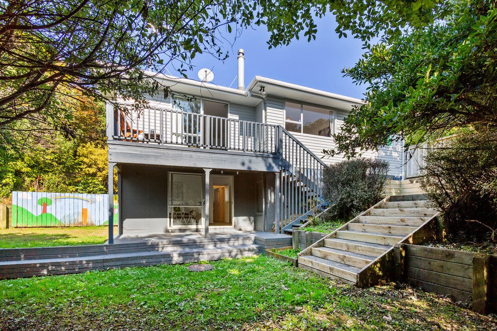 193 Helston Road, Paparangi, Wellington - Carousel 1