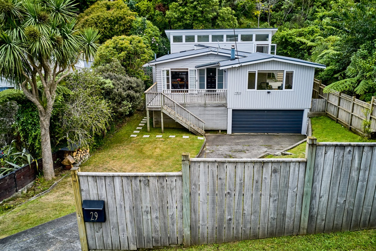 29 Khouri Avenue, Karori, Wellington - Carousel 1