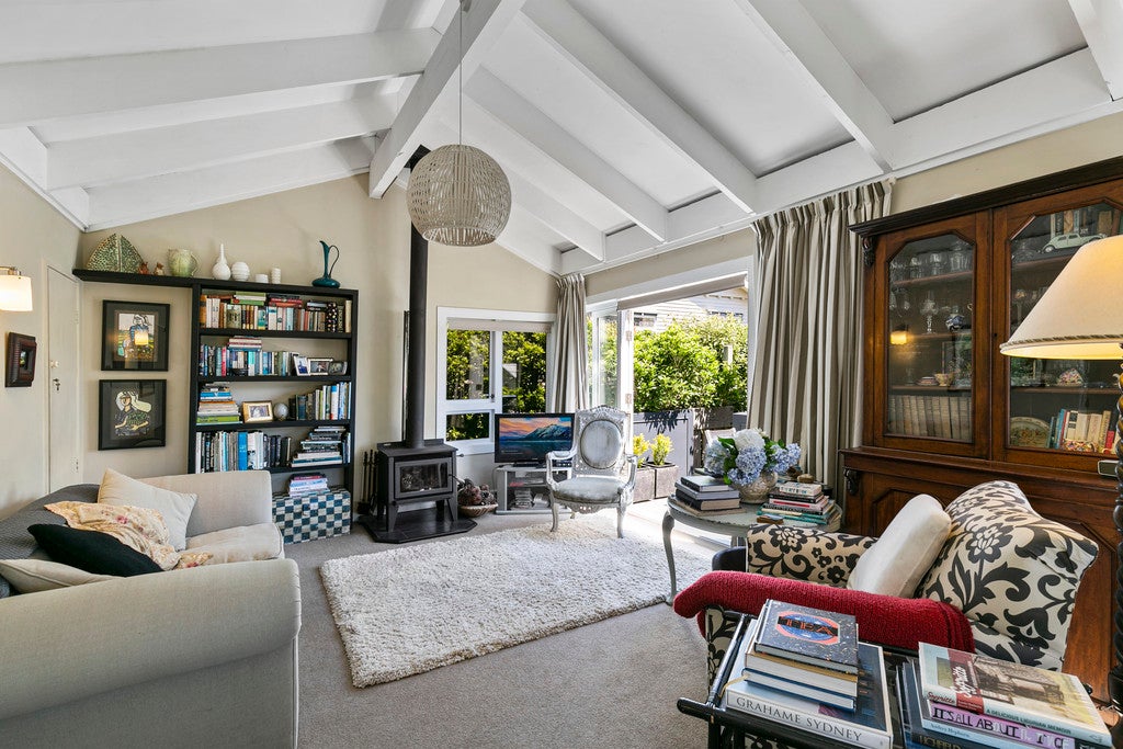7 Newcombe Crescent, Karori, Wellington - Carousel 2