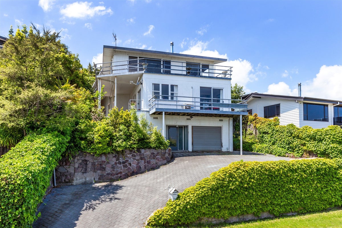 38 Ngauruhoe Street, Hilltop, Taupo - Carousel 1