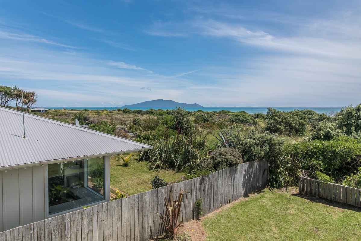 7 Rodney Avenue, Te Horo Beach - Carousel 1
