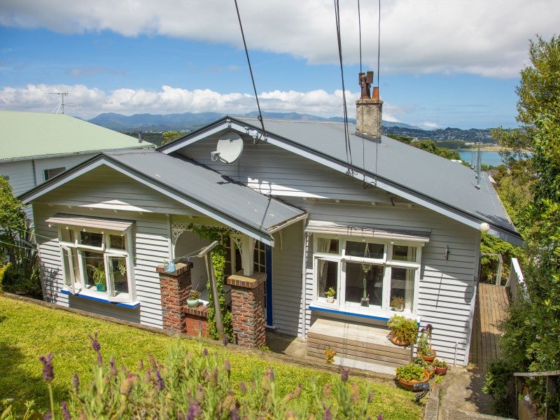 11 Rakau Road, Hataitai, Wellington - Carousel 1