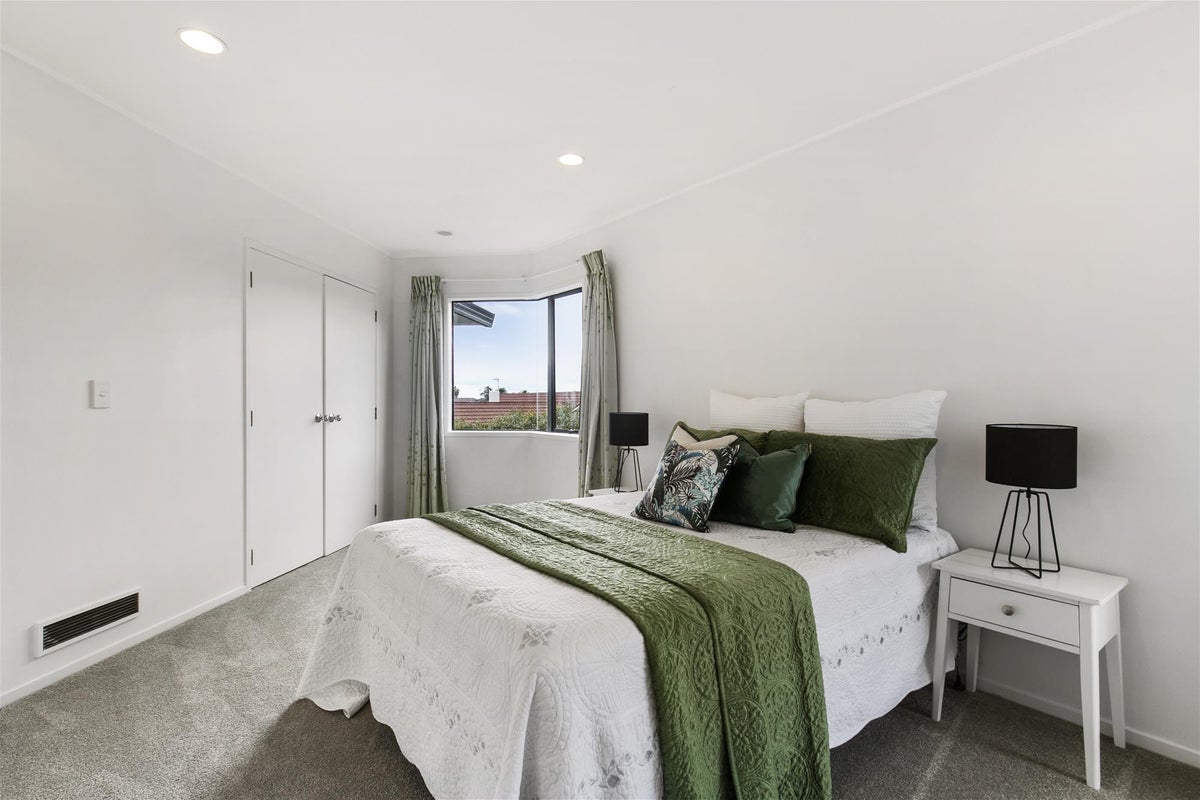 8 Gillard Place, Eastern Beach, Auckland - Carousel 35