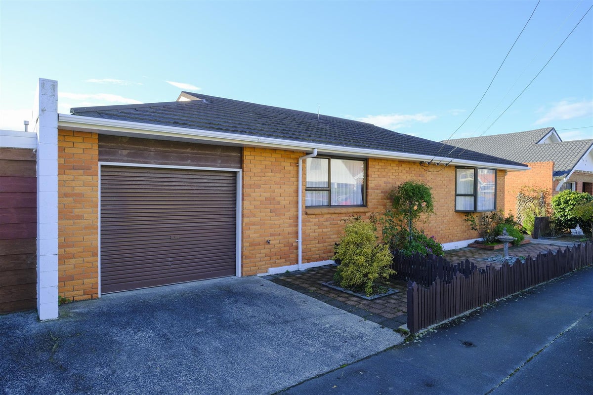 1A Massey Avenue, Saint Clair, Dunedin - Carousel 1