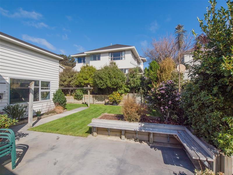 12 Edington Grove, Churton Park, Wellington - Carousel 21