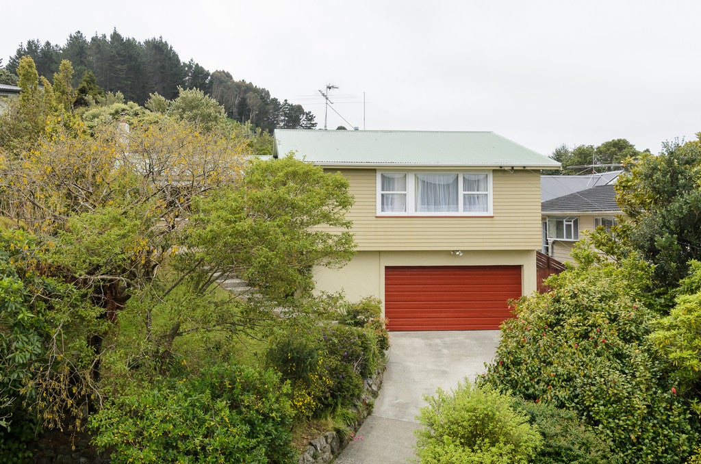 74 Larsen Crescent, Tawa, Wellington - Carousel 2