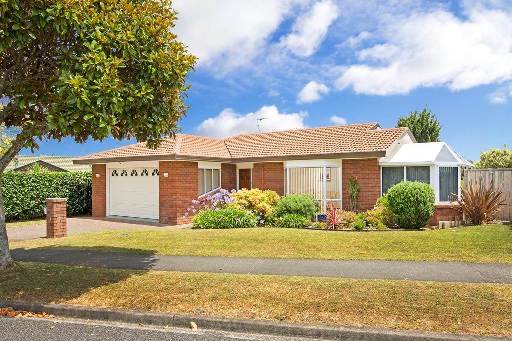 43 Bob Charles Drive, Golflands, Auckland - Carousel 1