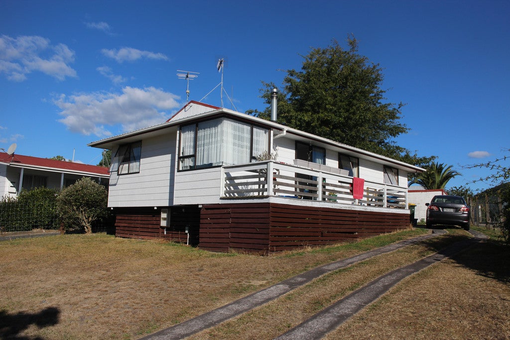 27 Sunline Place, Ngongotaha, Rotorua - Carousel 1