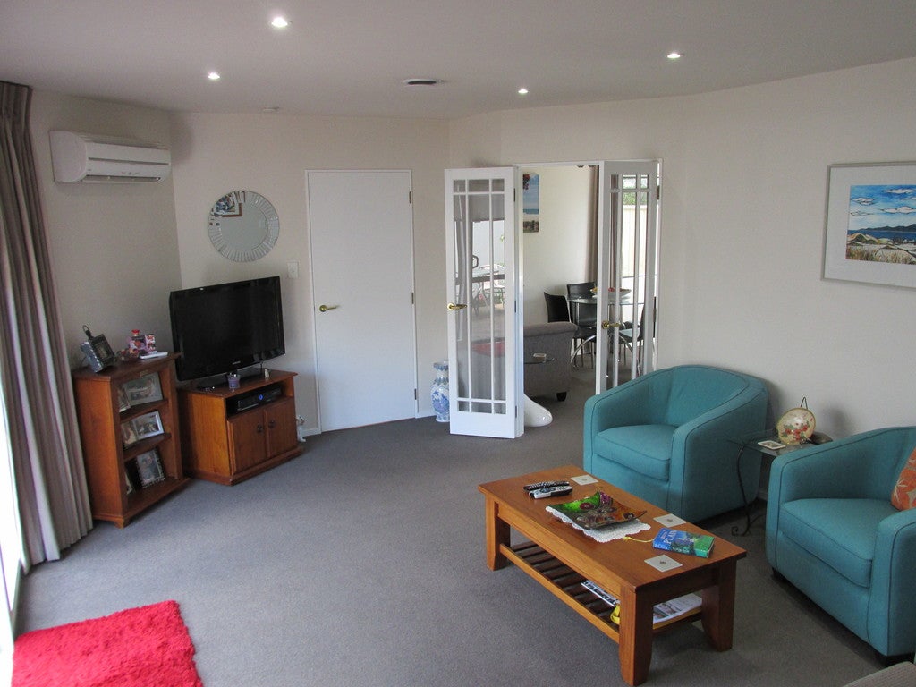 1B Romney Square, Tawa, Wellington - Carousel 2
