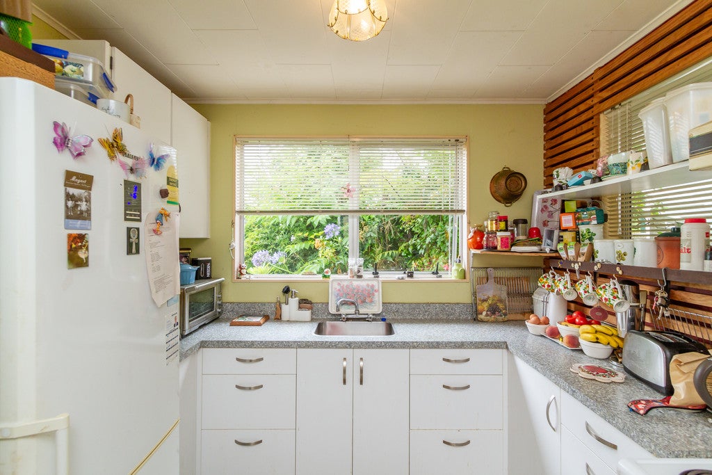 1/3 Terrys PL, Kelson, Lower Hutt - Carousel 2