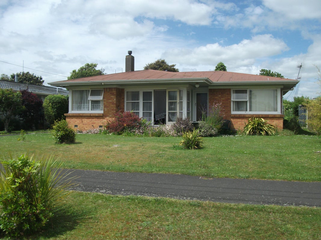 16 Fairview Street, Fairview Downs, Hamilton - Carousel 1