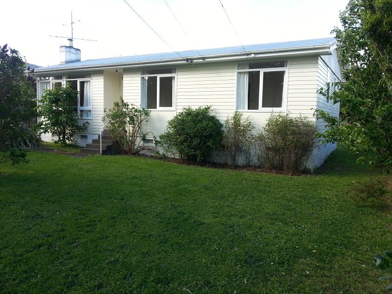 71 Bell Street, Featherston - Carousel 1