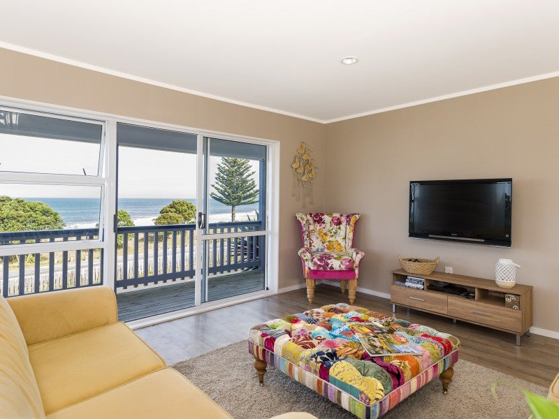 10 Sirrah Street, Okitu, Gisborne - Carousel 2
