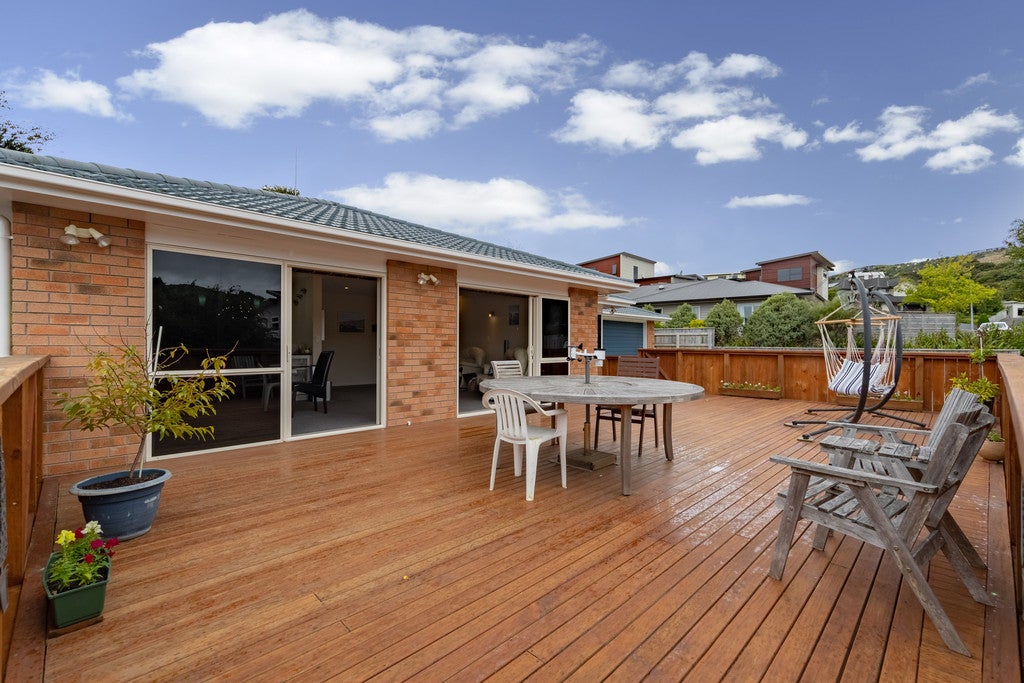 6 Flotilla Place, Whitby, Porirua - Carousel 2