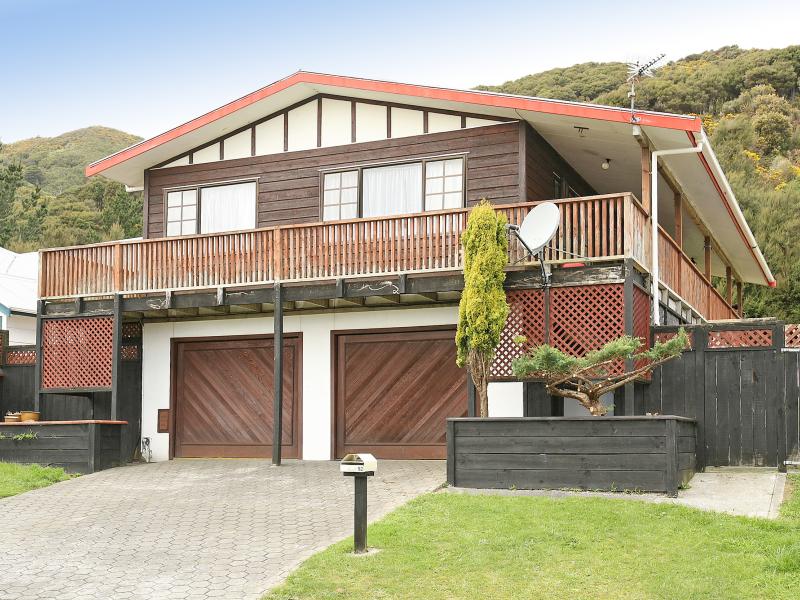 52 Antrim Crescent, Wainuiomata, Lower Hutt - Carousel 1