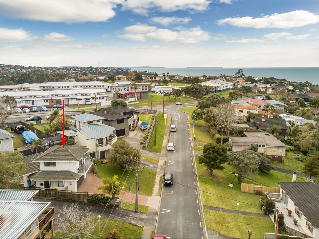 7 Kiteroa Terrace, Browns Bay - Carousel 1