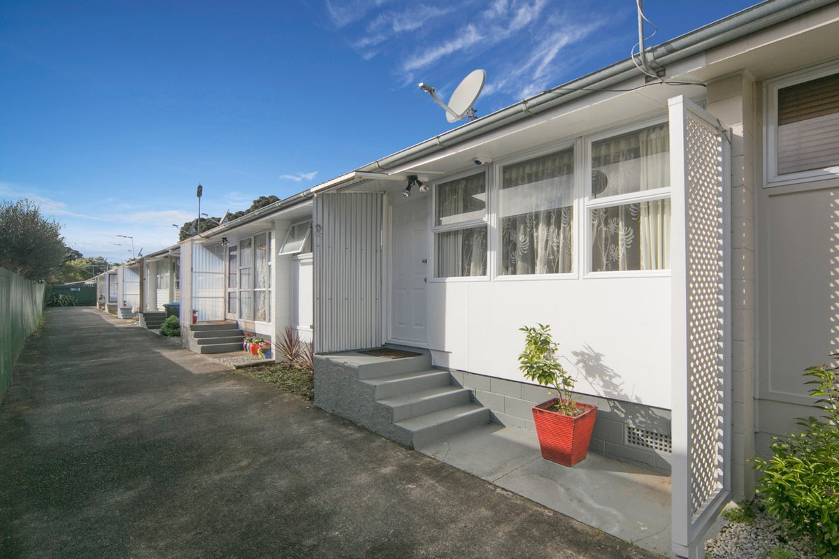 2/65 Mariri Road, Onehunga, Auckland - Carousel 1