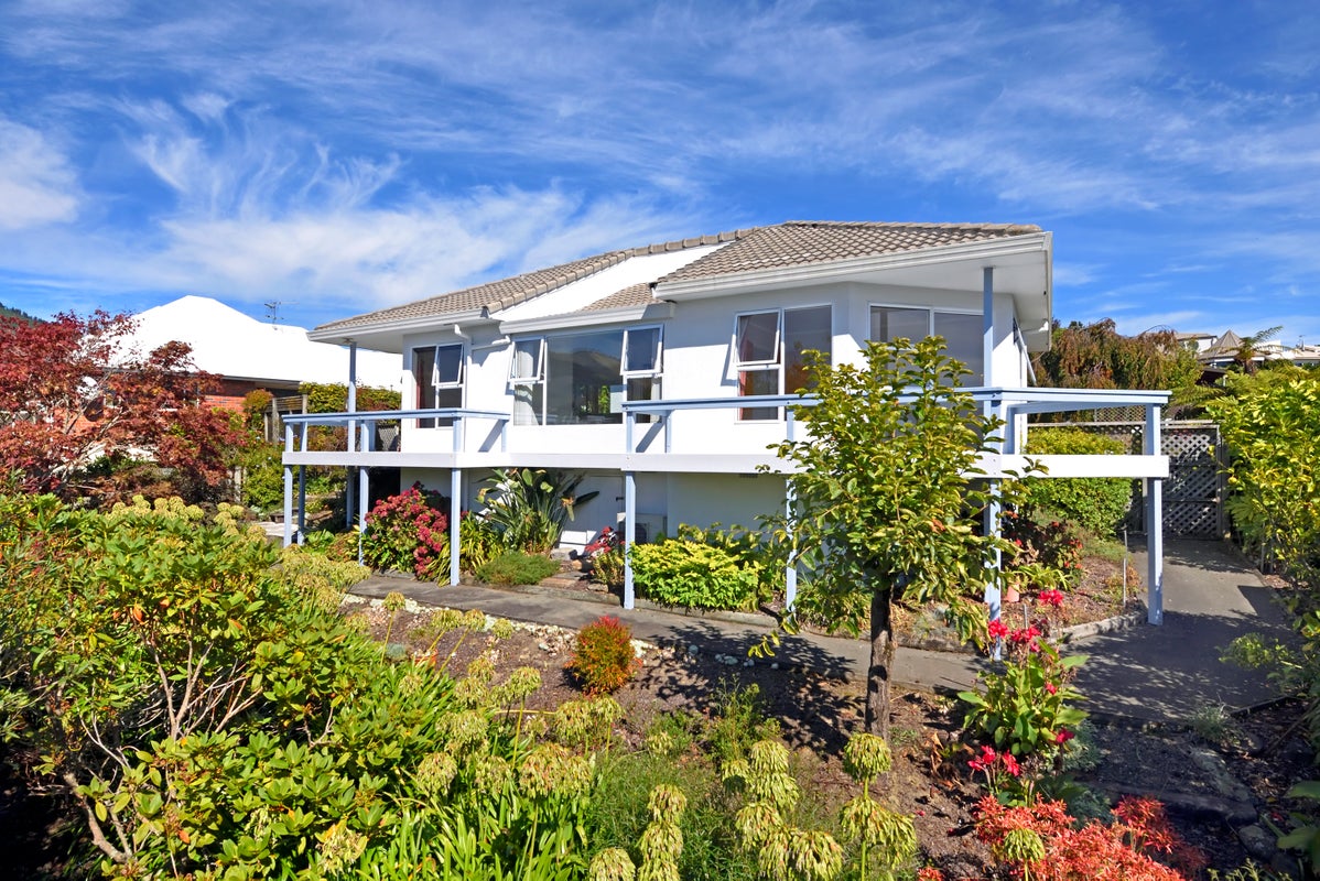 32 Washbourn Drive, Richmond - Carousel 1