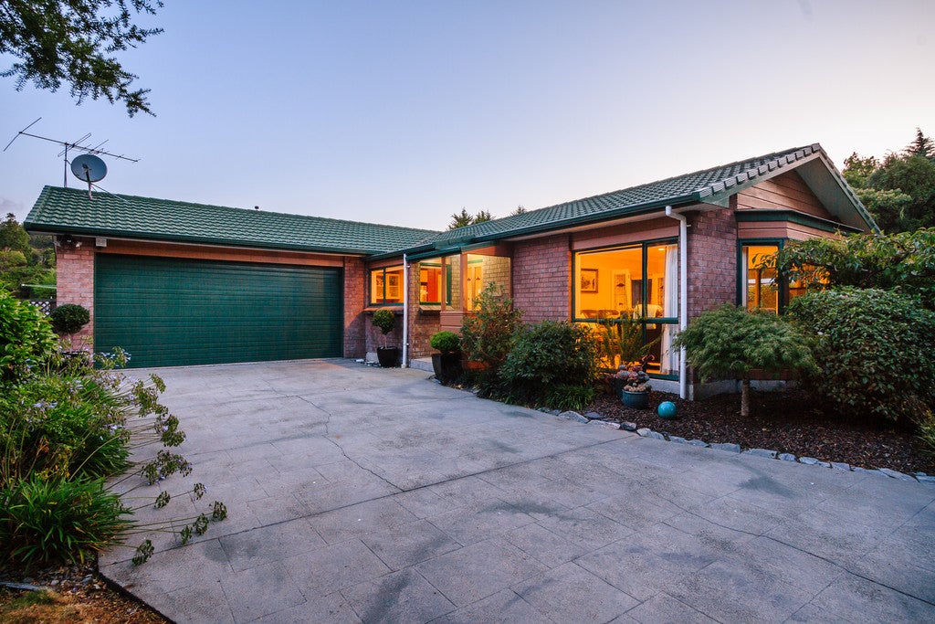 21 Emerald Hill Drive, Birchville, Upper Hutt - Carousel 1