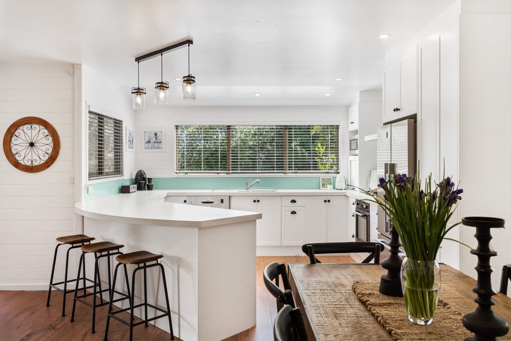 6 Julia Way, Beachlands, Auckland - Carousel 1