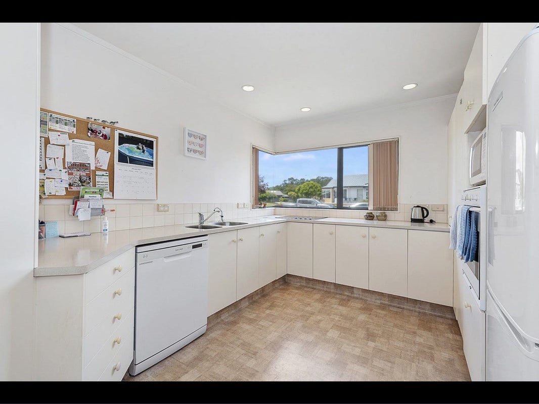 52 Forth Crescent, Glenview, Hamilton - Carousel 2