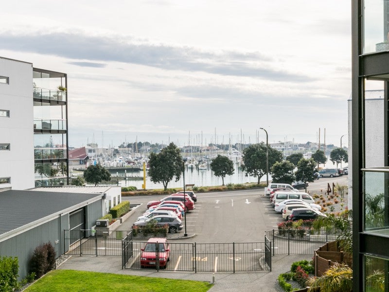 302D/14 West Quay, Ahuriri, Napier - Carousel 1