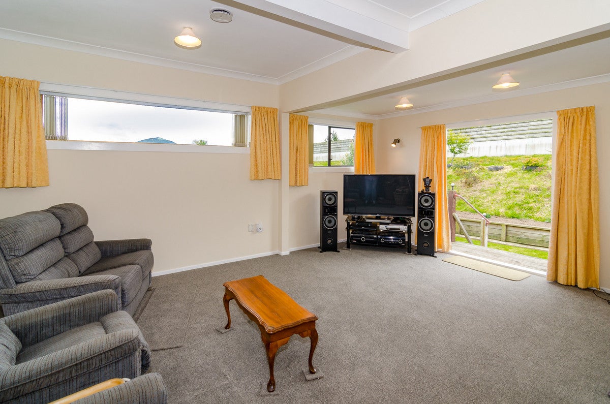 8 Westland Street, Green Island, Dunedin - Carousel 2