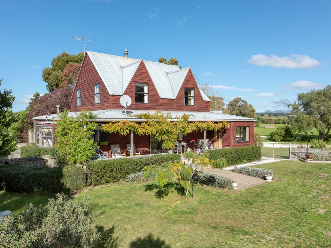 1435 Redwood Pass Road, Lower Dashwood - Carousel 1