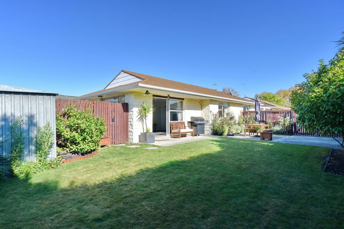 2/10 Salford Avenue, Redwood, Christchurch - Carousel 1