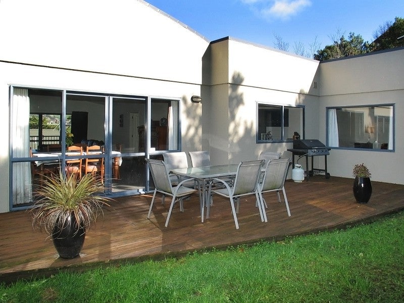 12 Polestar Lane, Whitby, Porirua - Carousel 1