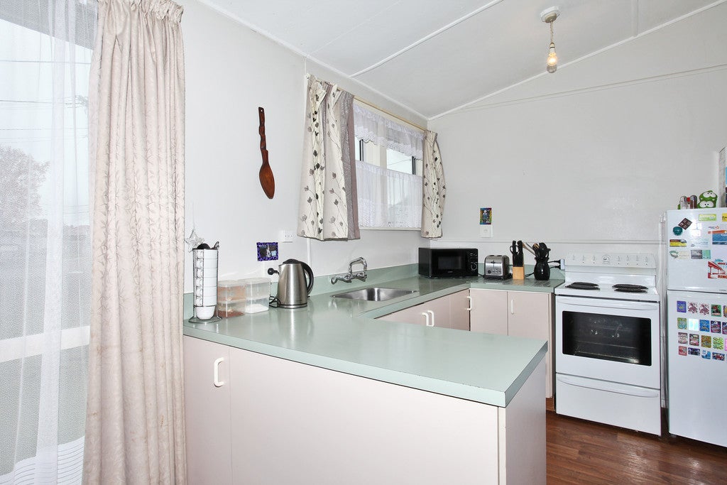 5 Betty Place, Aranui, Christchurch - Carousel 2