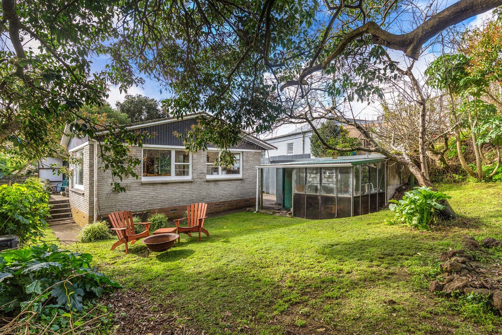 2/0 Mount Eden Road, Three Kings, Auckland - Carousel 1