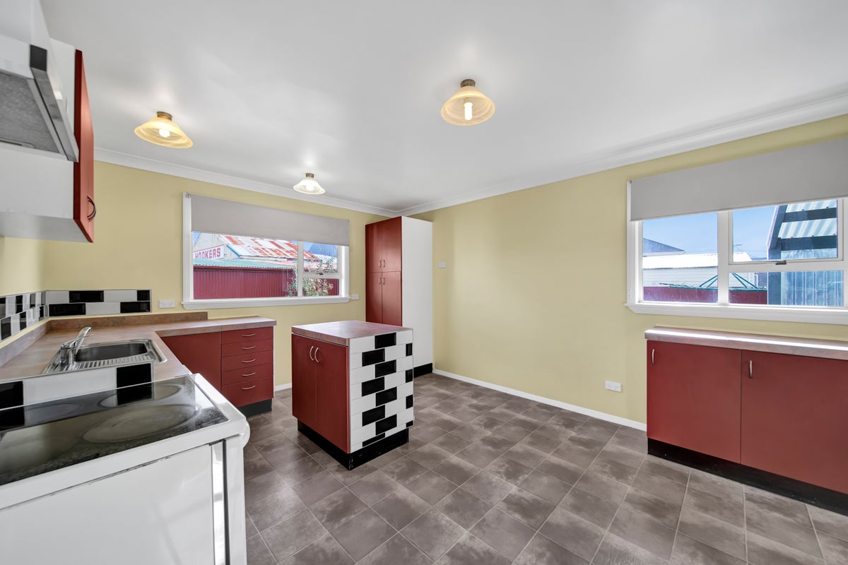 21 Cambria Street, Hawera - Carousel 2
