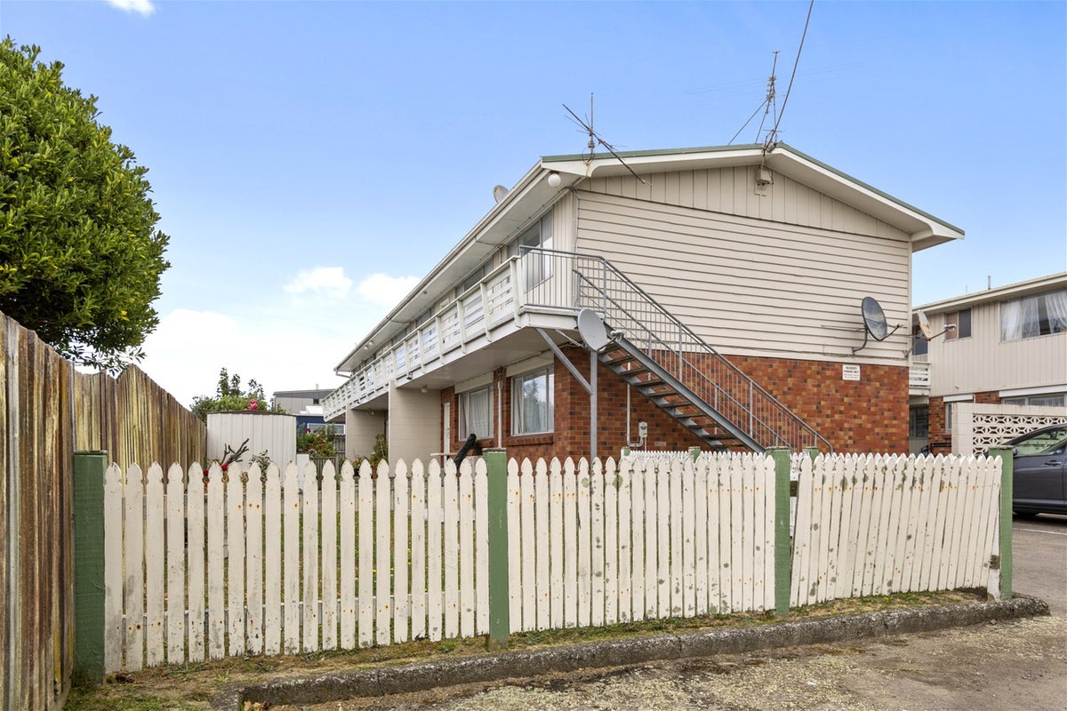 10/246 Main Road, Tawa, Wellington - Carousel 2